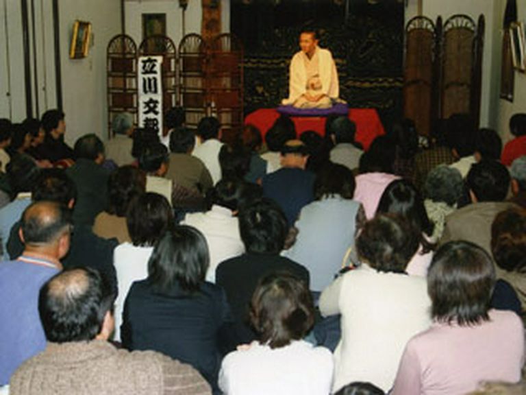 落語もひらかれます。多彩なイベントがたくさん！