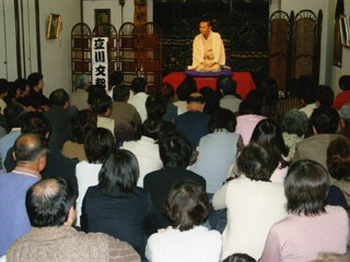 落語もひらかれます。多彩なイベントがたくさん！