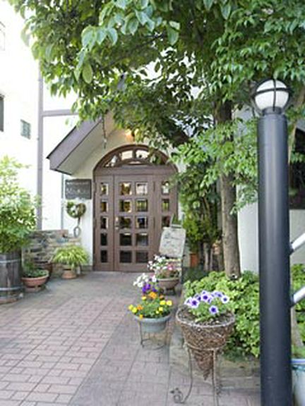 緑に囲まれた趣きのあるお店です。