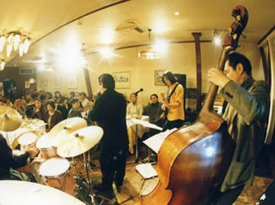 コンサートなどの演奏会も行ってます。