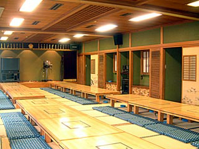 宴会場・・100名様まで可