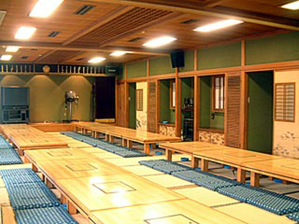 宴会場・・100名様まで可