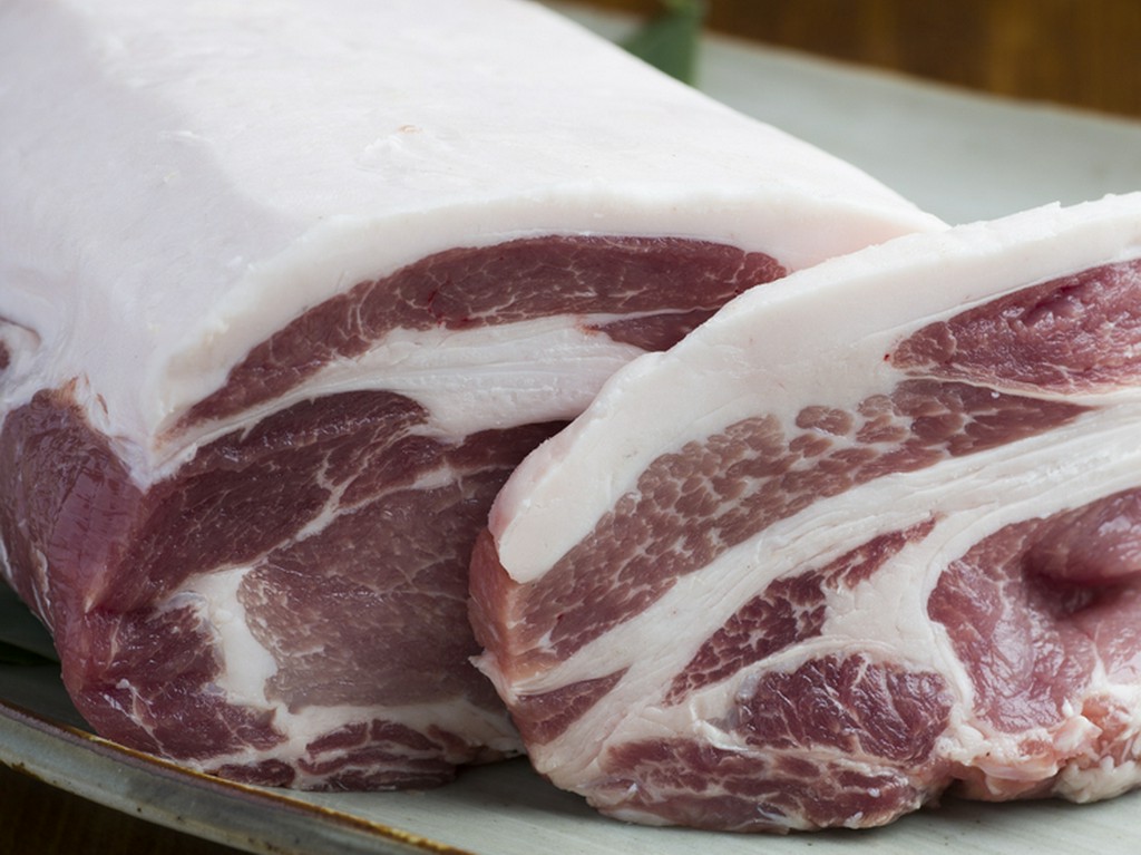 お肉は鮮度と味を毎日チェックし、納得したもののみを使用します