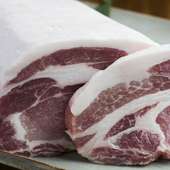 お肉は鮮度と味を毎日チェックし、納得したもののみを使用します