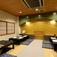 通常は4名×4テーブルの座敷席ですが、仕切りを外せば、最大16名まで座れる掘りごたつ式の宴会席に早変わりします。