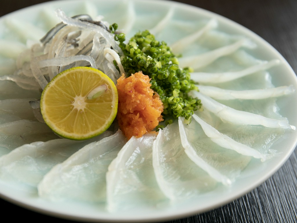 下関直送天然とらふぐ刺身