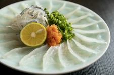 ９月下旬～3月末までの季節限定ふぐコース。ふぐ刺しから、〆のふぐ茶漬けまで全７品です。