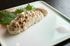 11月下旬～3月末限定　ふぐの白子焼をおひとりにつき一つ、お付けした大変贅沢でお得な全9品のコースです。