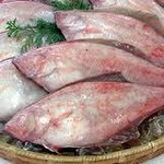 皮にあるカレイ特有の臭みが薄く食べやすい。
カレイのなかでも重要なもので、栄養満点！人気の魚。