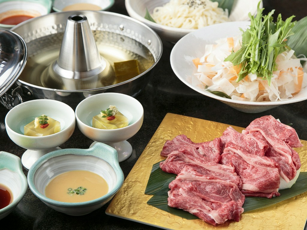 和牛の上質な旨味を堪能『国産和牛のしゃぶしゃぶ・すきやきコース』