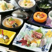 四季折々に移り変わる旬の味を料理の一品一品に込めました。美しい盛付で彩られた繊細な料理を満喫できます。