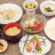 お昼から少し贅沢なランチはいかがですか？料亭門松の職人が腕を振るうお買い得な商品となっております。