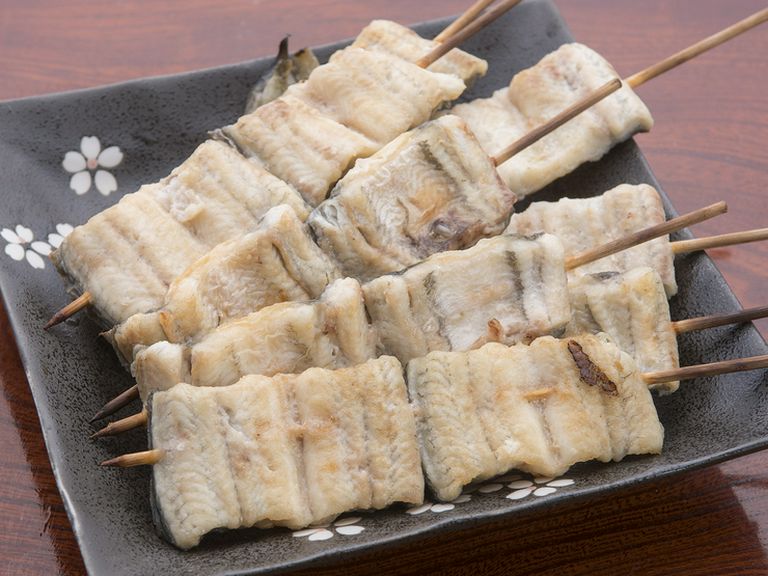 伊佐美・赤霧島等の芋焼酎をちびりとやりながら、一口大のうなぎ