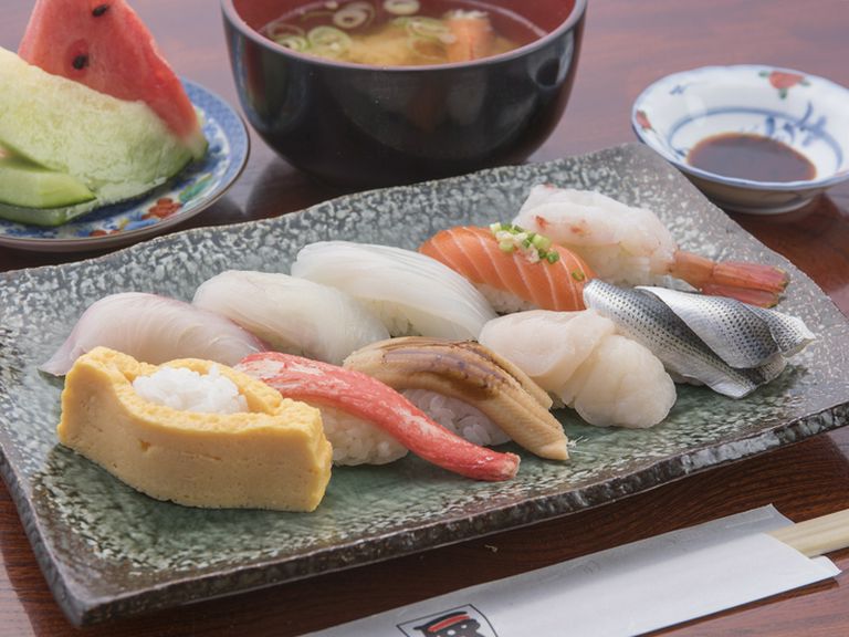 新鮮さが際立つお昼のセット『にぎり 1人前』