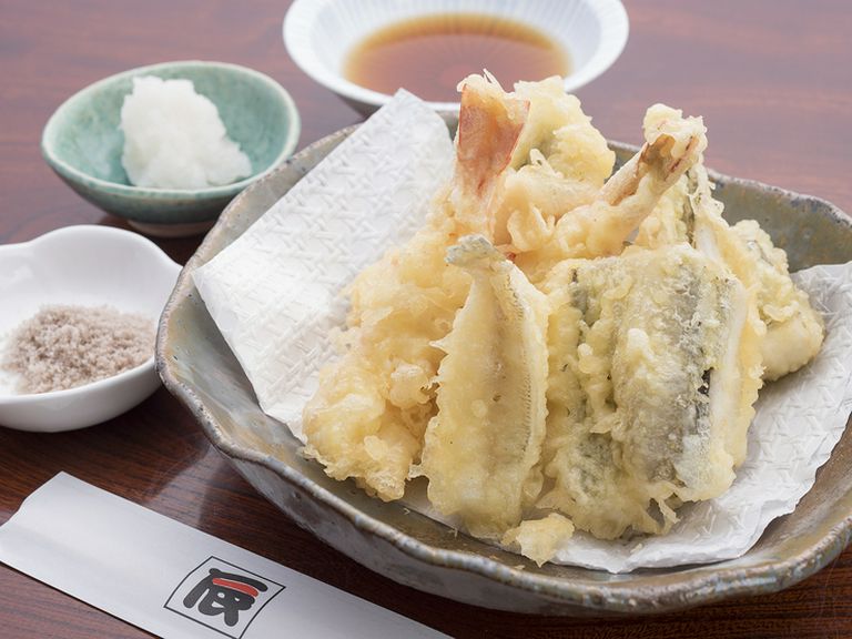 冷凍モノを使わない天ぷらは、身がふわふわです