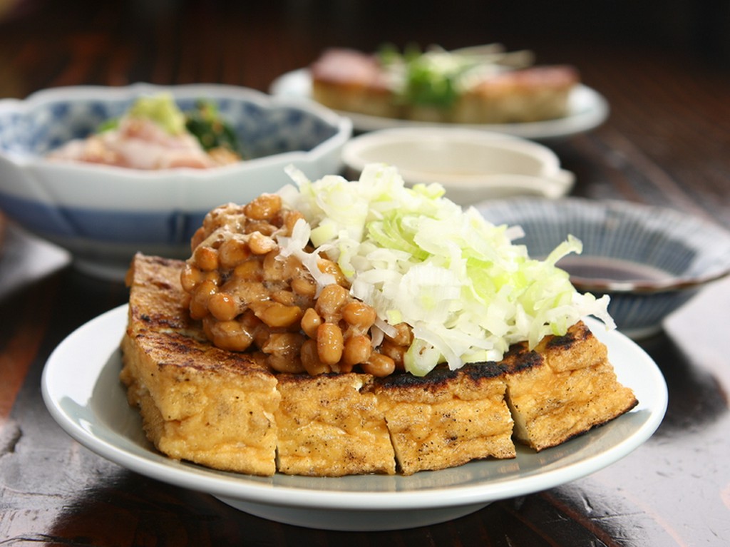 山盛り葱で元気モリモリ　「厚揚げ納豆」