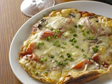 ワインとピザをお楽しみください