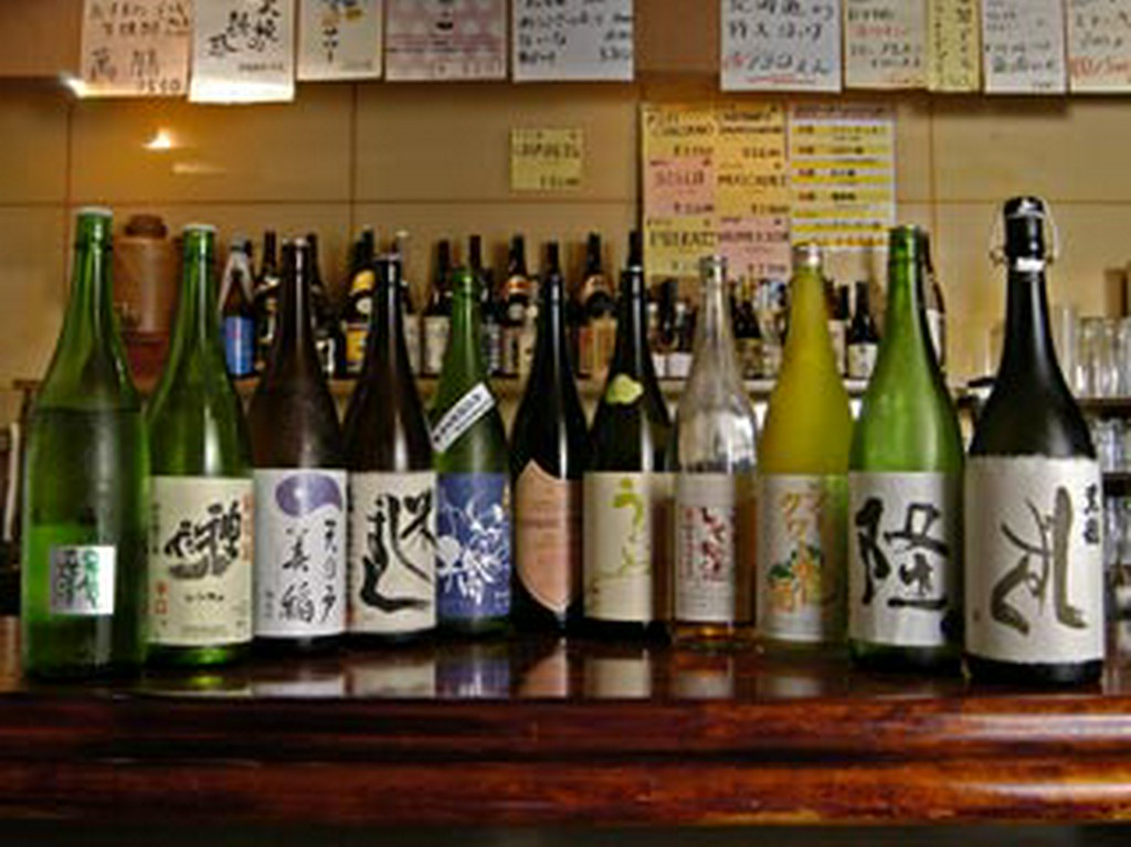 オーナー厳選の日本酒、果実酒を味わってください。