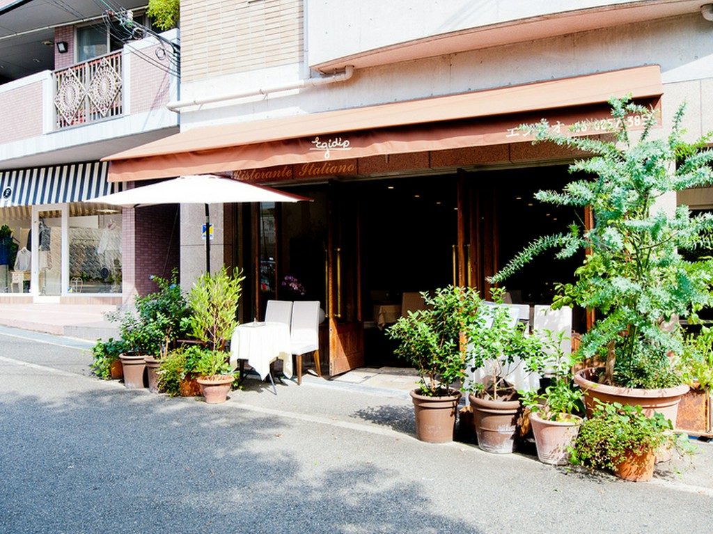 フィレンツェに実在するレストランをモデルにデザイン