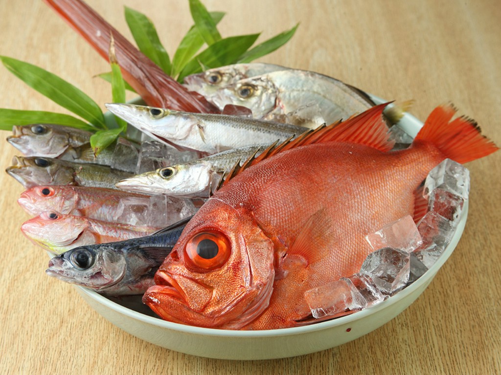 寿司ひと筋45年の大将が毎朝厳選した、旬の魚介を味わえる
