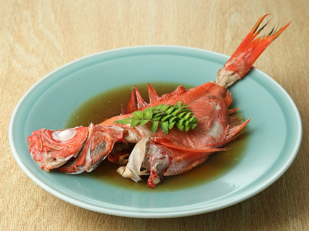 真鶴ならでは、種類豊富な地魚を味わえます