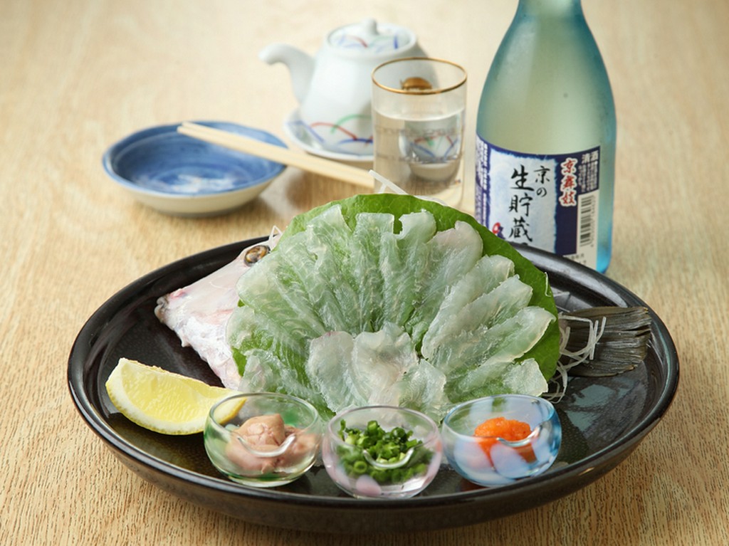 伊豆ならでは、高級食材をふんだんに盛り込んだ料理に舌鼓