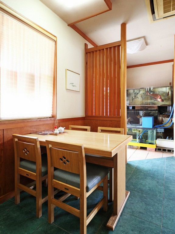 観光客も多く、2人でも安心して楽しめるお店です