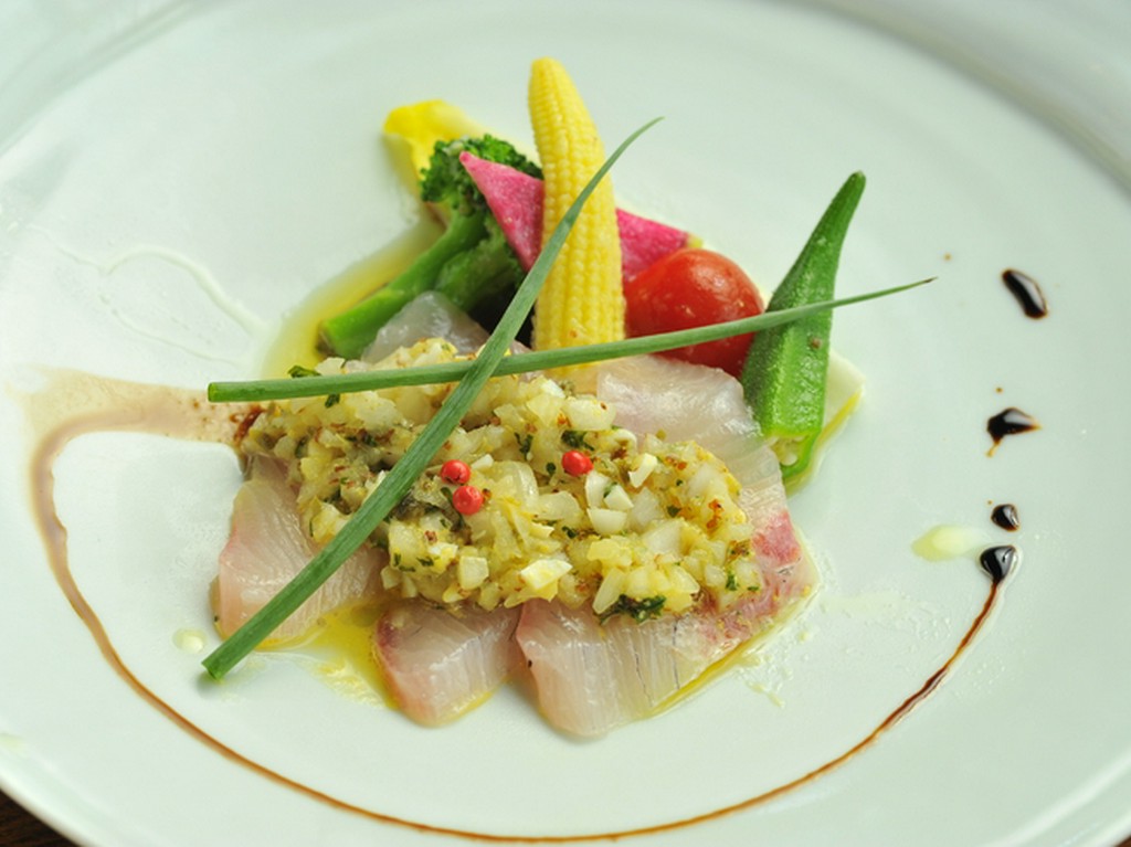 舌と目で堪能する『カンパチのカルパッチョ』