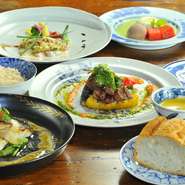 当店はランチ･ディナーともに全ての料理が月替わりで、全てが自慢のオリジナル料理です。看板メニューというのは存在しませんが、ランチもディナーも、旬の味わいを心ゆくまでご堪能いただけます。