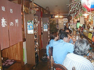 お客様でにぎわう店内