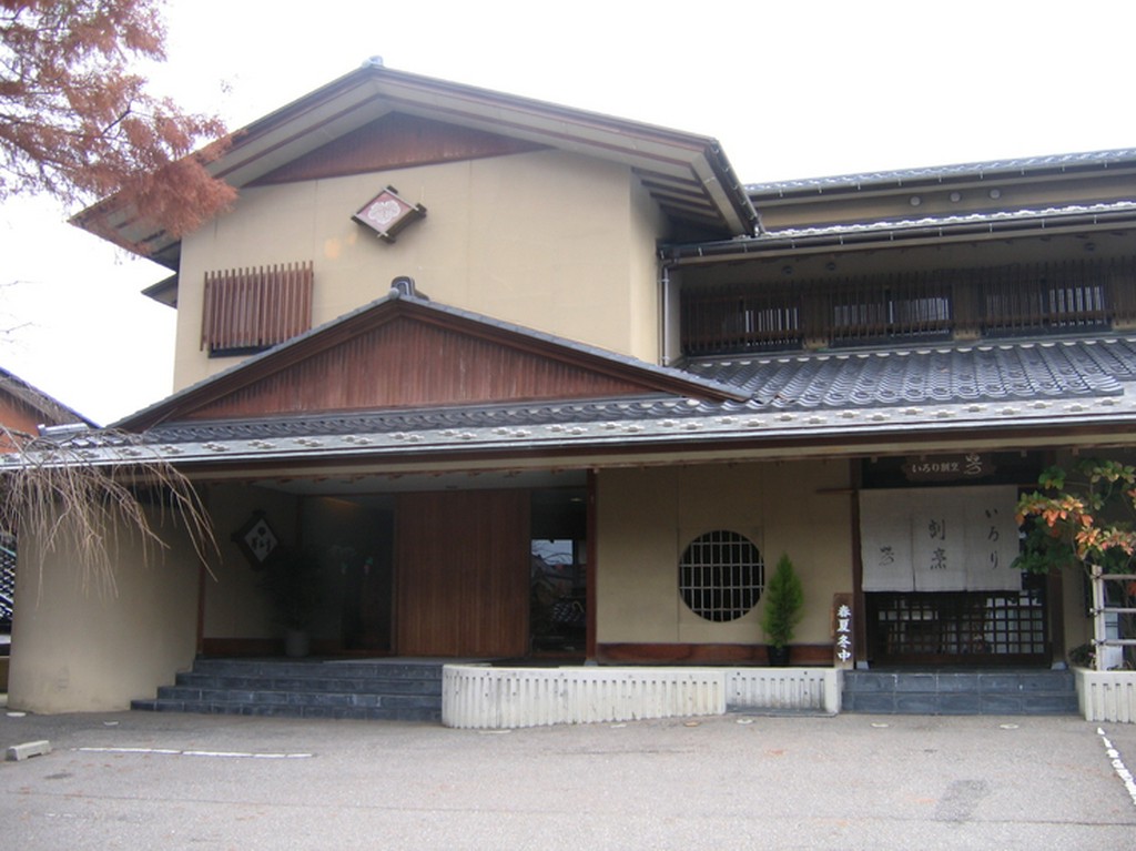 新鮮な海の幸を潮騒の聞こえるお部屋でご堪能ください