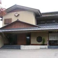 新鮮な海の幸を潮騒の聞こえるお部屋でご堪能ください