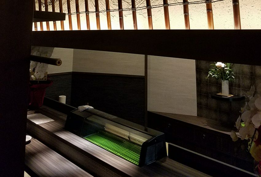 カウンター席で仕事帰りの一杯なんてどうでしょうか?