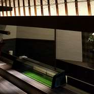 カウンター席で仕事帰りの一杯なんてどうでしょうか？