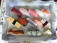 握り10貫海苔巻き少々
厳選した特上ネタを私の腕で最高の仕事をします