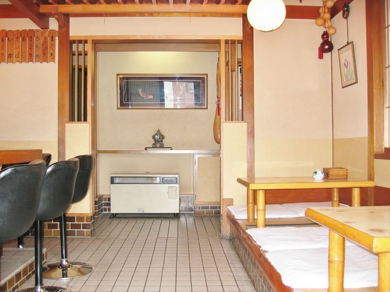 明るさと清潔をめざした店内です