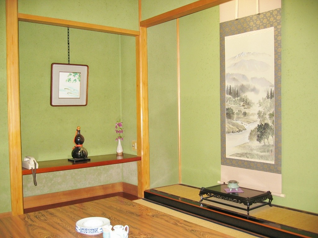 御商談に小座敷6畳もあります。6人まで。