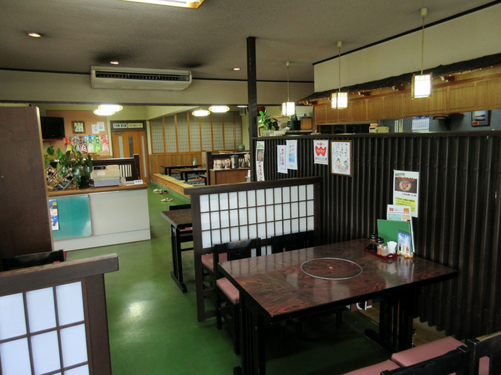 ロースター付テーブル完備