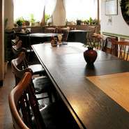 1階は落ち着いた雰囲気のテーブル個室、3階はお座敷個室。 玉砂利と間接照明で落ち着いた雰囲気作りのこだわりました。コースもご用意しておりますので会食や接待にもお勧めです。