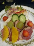 鴨肉をを燻製にして、ソテーしアルマニャックでフランベ、
フルーツと一緒に濃厚な味をお楽しみください。
