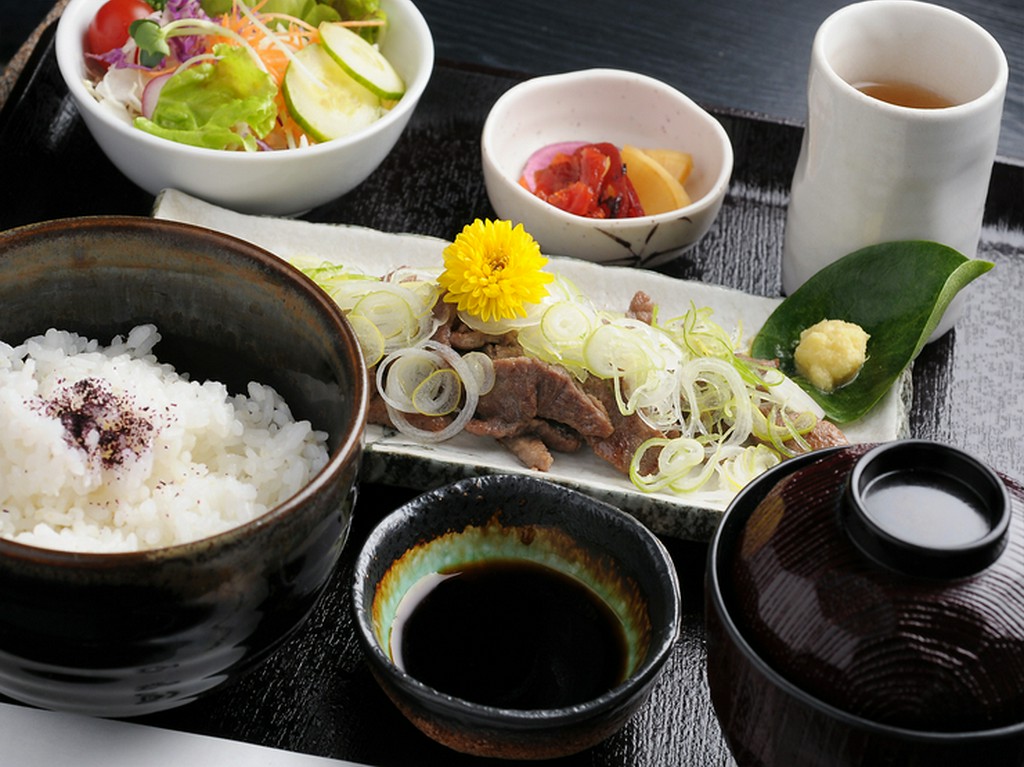 ランチメニューも豊富にご用意しております。「800円～」