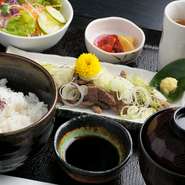 「和風定食」は牛ロース肉の細切りを、ねぎと生姜醤油であっさりとお召し上がり下さい。