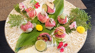 【サービス】　石焼￥8000以上で手まり寿司（２個)サ－ビス