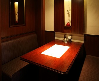 800度以上の高温を保つ、3億年前の地層からとれる石