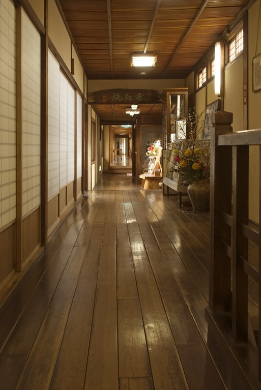 落ち着いた雰囲気の個室でくつろぎのひとときを