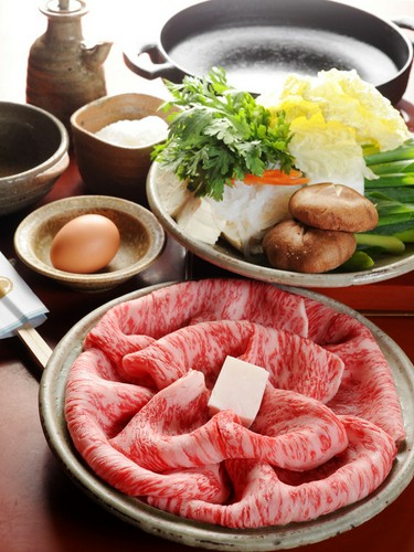 看板メニューの「すき焼」はお祝いごとの席にも