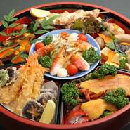 新鮮な魚介類は築地から直送。野菜は地元・立川の農家から仕入れています。寿司ネタに限らず、米などもその時期、その年に合わせた良質な食材を厳選して使っています。