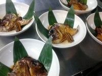 人気のうな重(半尾)ありの懐石膳。吸物付
+400円で茶碗蒸し、+400円でミニかにサラダつけられます。