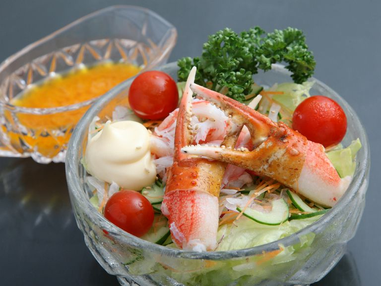 築地から仕入れた魚介と地元の安心・安全な野菜を使っています