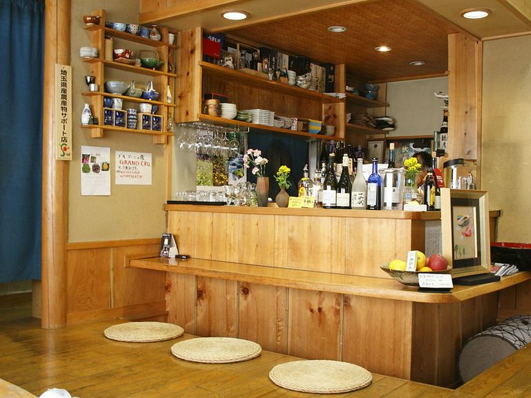 木のぬくもりが温かい落ち着いた雰囲気のお店